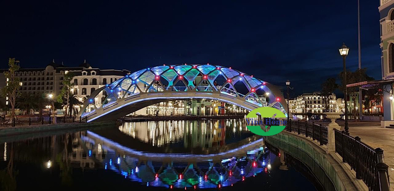 Cầu Nhựa Kính Poly Grand World Phú Quốc